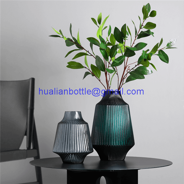 Surface Vertical Line Glass Vase