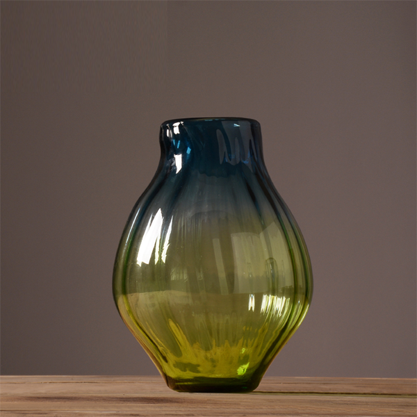 glass vase  Living room dining table flower arrangement